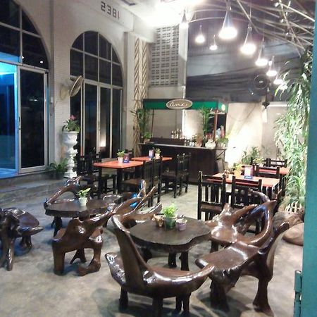The Grand Palace Hostel Bangkok Exterior photo