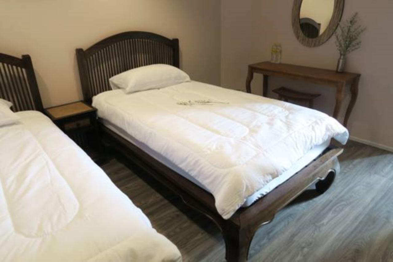 The Grand Palace Hostel Bangkok Exterior photo